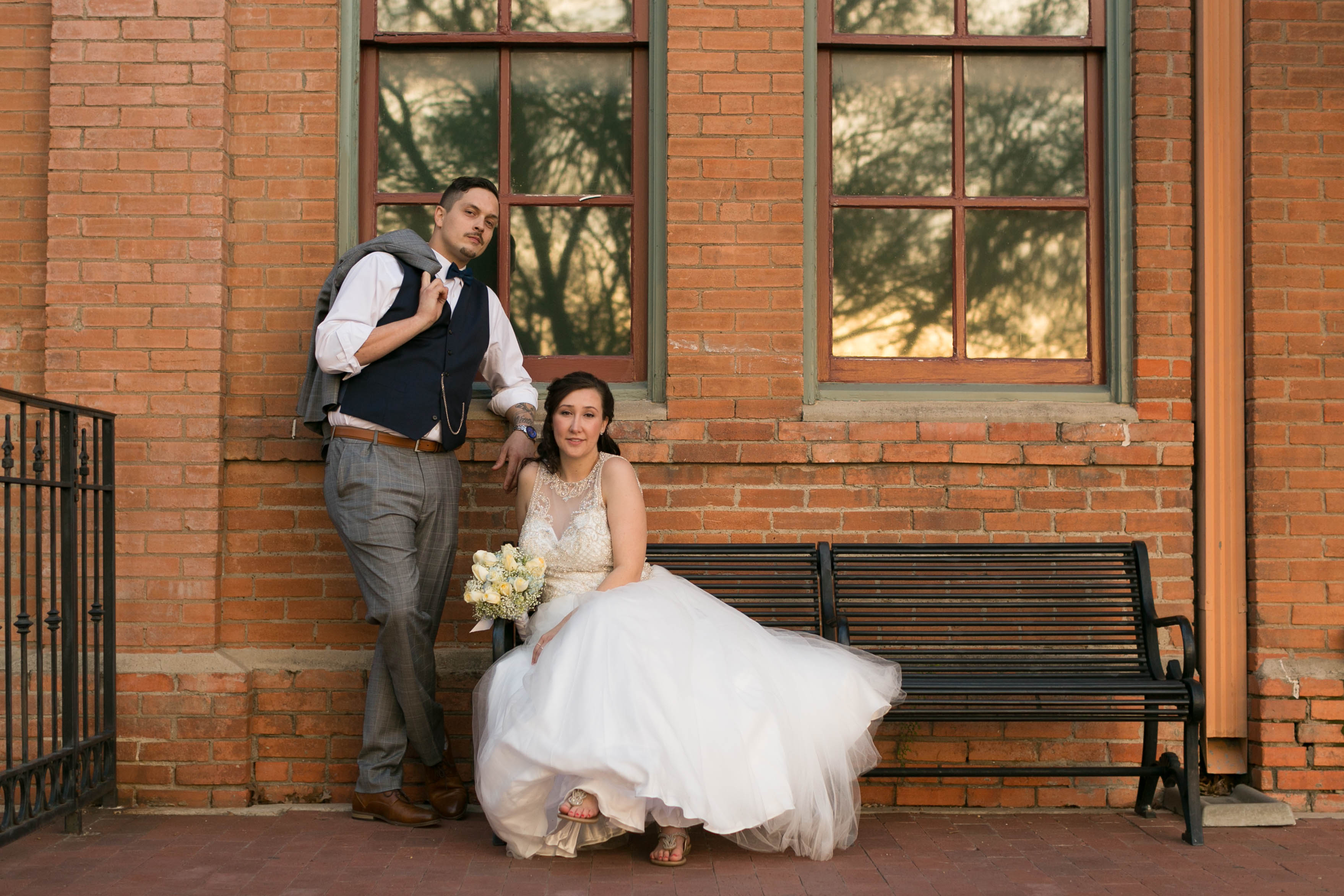 15 Unique Wedding Photography Pose Ideas for Couples